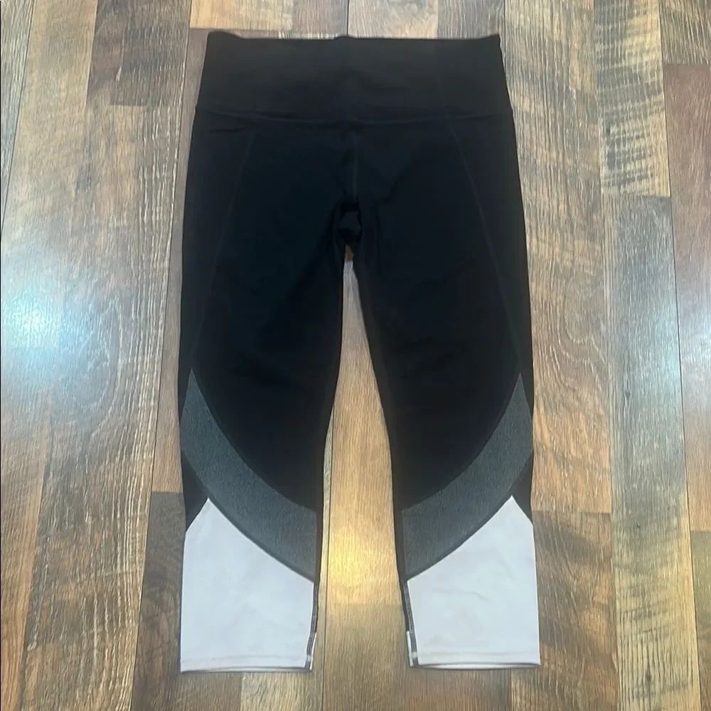 Athletic Capri style leggings M (3850)